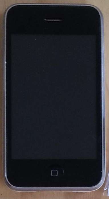 Iphone 3GS 16GB white (iOs 6.1) in daily use. With box, and many extras FREE!!