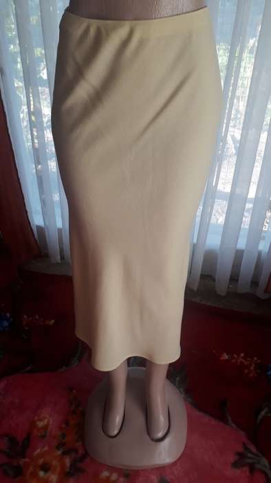 Light Yellow Trumpet Skirt By Merien Hall Classics  - Like New - M/34/10