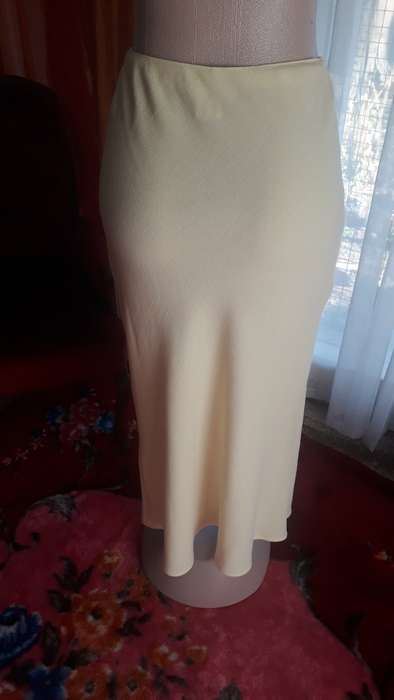 Light Yellow Trumpet Skirt By Merien Hall Classics  - Like New - M/34/10