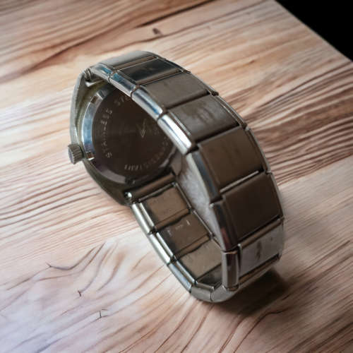 Stunning Vintage Collectors white dial windup Delfin gents watch value R1950.00
