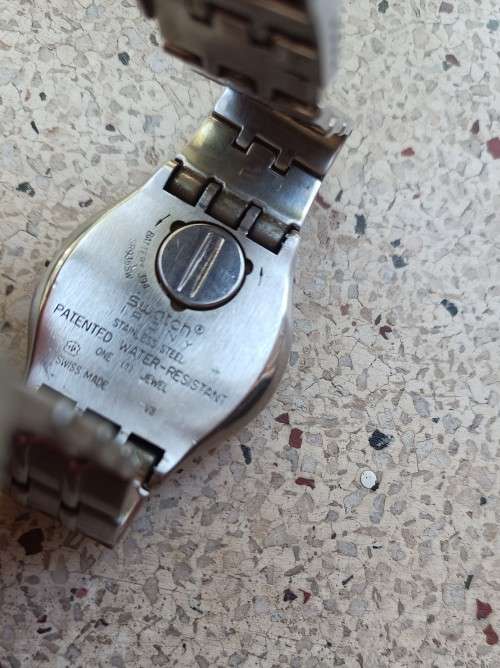 Vintage Collectors Swatch Swiss Gents Watch with black and silver dial Value R2250.00