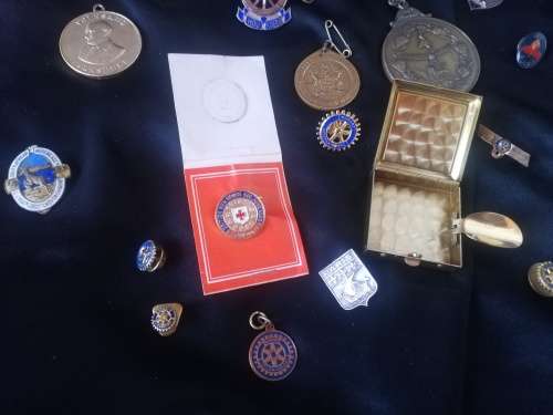 LOT OF MEDALS, CUFFLINKS AND VINTAGE PINS
