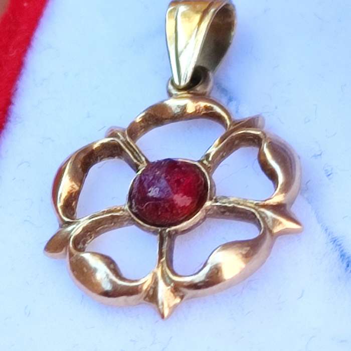 9CT GOLD VINTAGE PENDANT