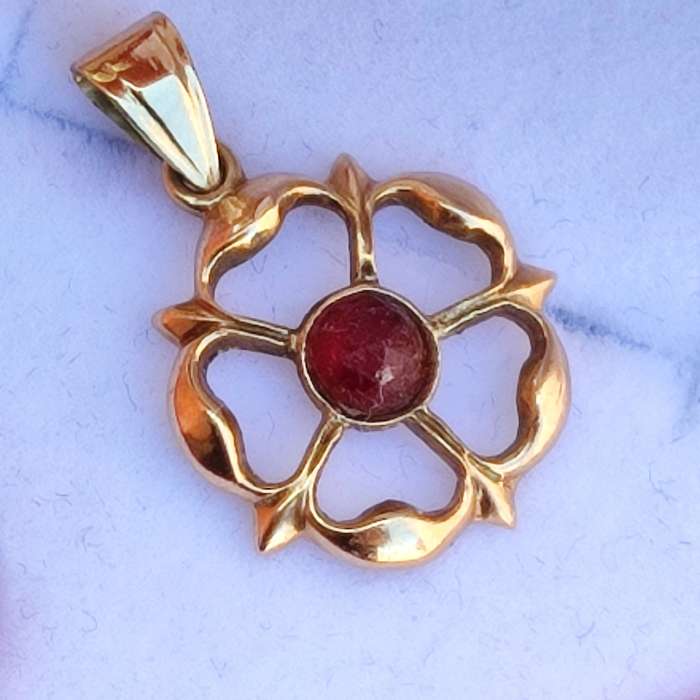 9CT GOLD VINTAGE PENDANT