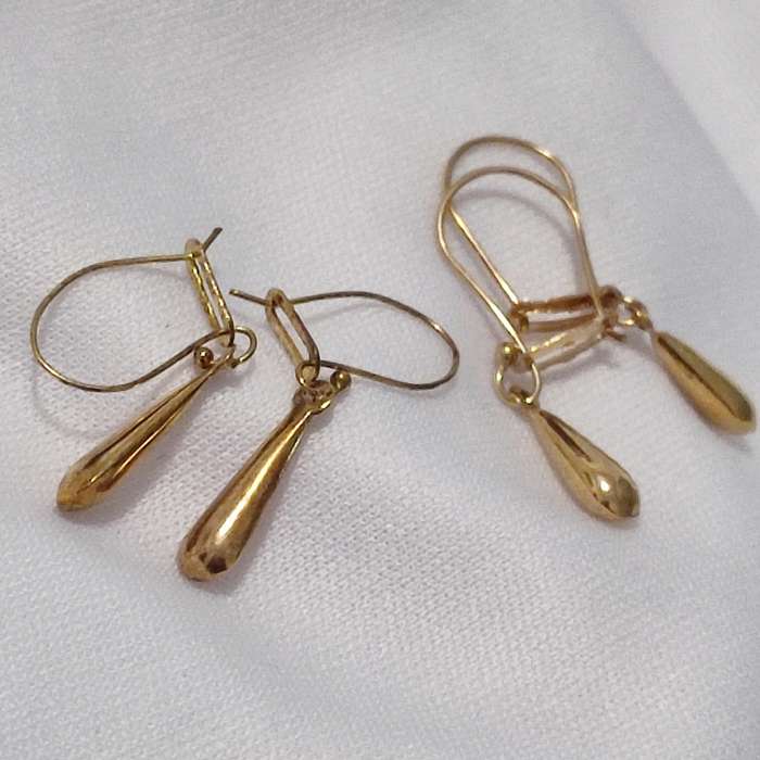 2 PAIRS OF 9CT GOLD TEARDROP EARRINGS