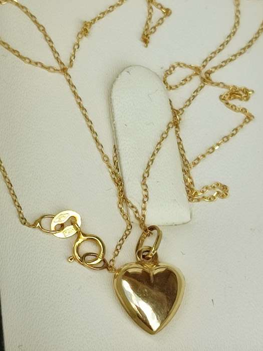 9CT GOLD HEART AND CHAIN SET