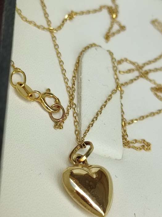 9CT GOLD HEART AND CHAIN SET