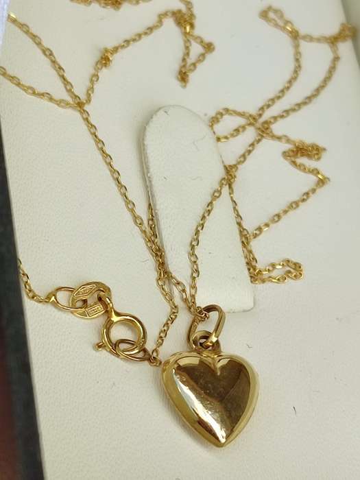 9CT GOLD HEART AND CHAIN SET