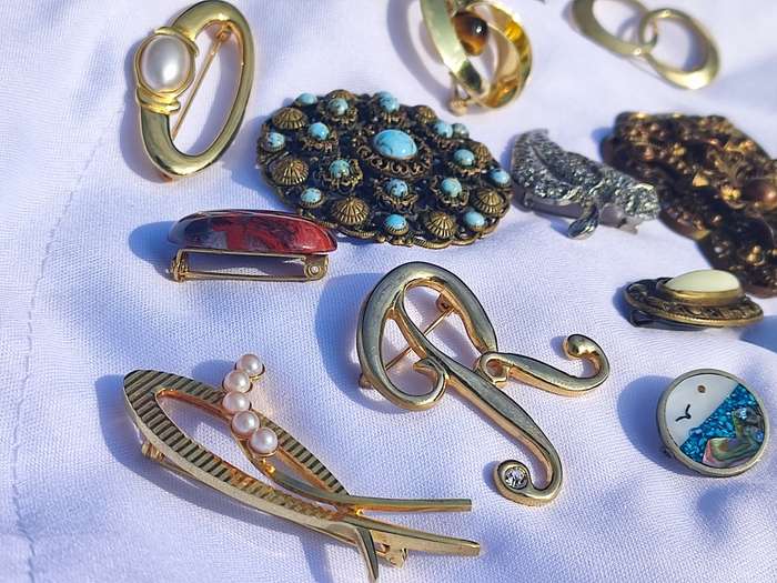 Lot of Brooches