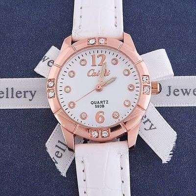 Unisex Classic Quartz Watch with Faux Leather Strap, white Strap and Gold Tone Casing