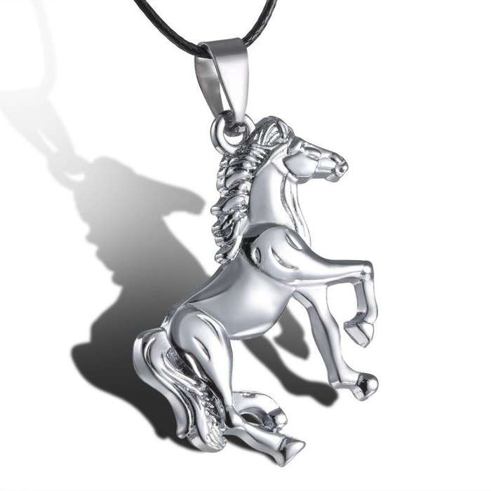 Fashion Jewelry Necklace: Horse Pendant on Leather Necklace
