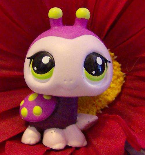 Littlest Pet Shop, Ladybug rare - # 1873 - purple - flawed