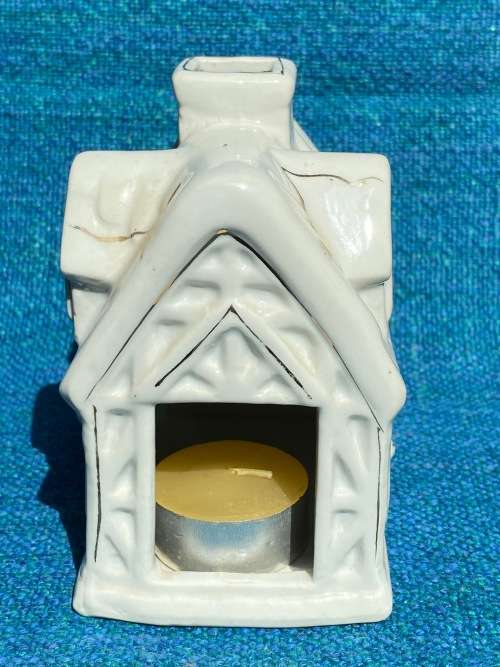Porcelain tealight house white ,collectors item, vintage, approx. from the 70s/80s