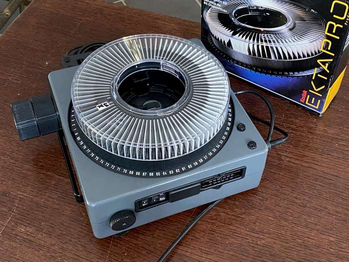 KODAK Slide Projector  S-AV 2030 with Kodak Retinar Vario Zoom Lens 70-120mm