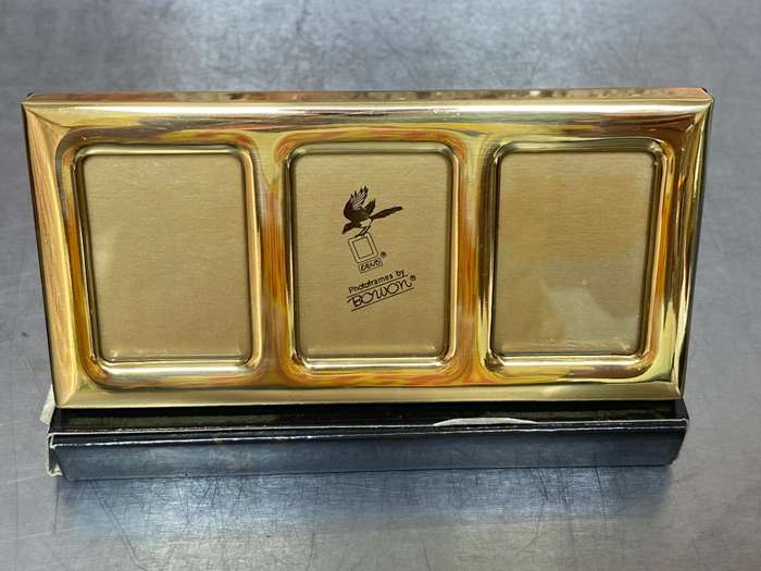 1 x Erno Trio Photo Frame for passport pics,brass metal, gold colour,new,unused