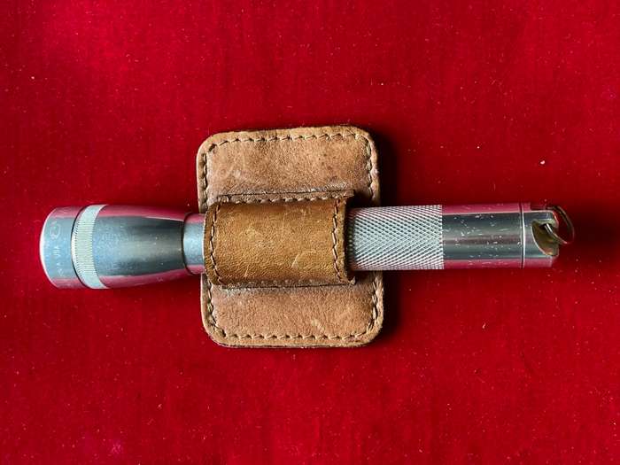 Mini Maglite AA silver Mag USA, torch+belt-holder,leather,incl. ori. spare bulb,