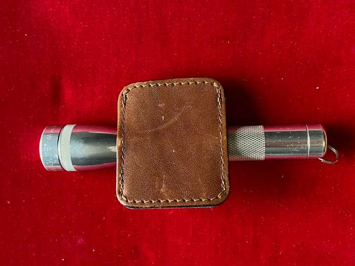Mini Maglite AA silver Mag USA, torch+belt-holder,leather,incl. ori. spare bulb,