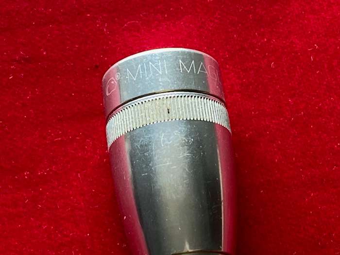 Mini Maglite AA silver Mag USA, torch+belt-holder,leather,incl. ori. spare bulb,