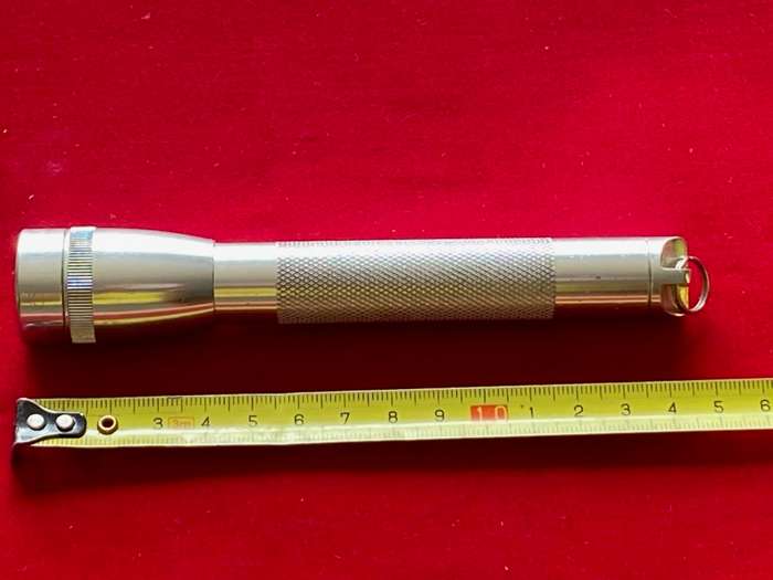 Mini Maglite AA silver Mag USA, torch+belt-holder,leather,incl. ori. spare bulb,