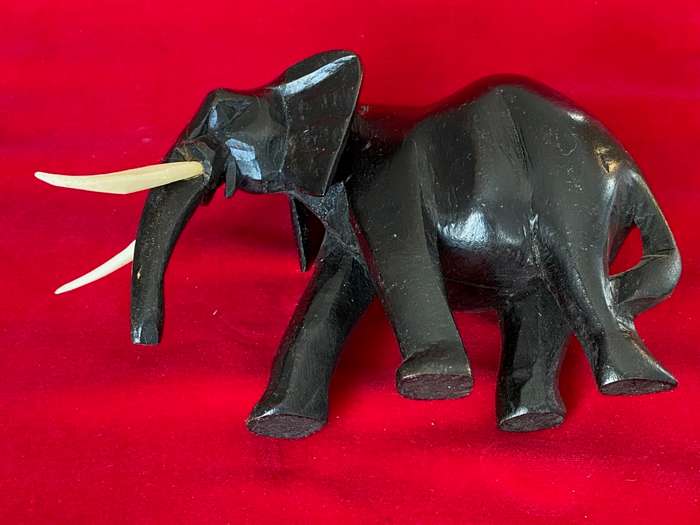 Wooden handcraved Elephant (from Kenia) ,from the  90s, size 14cmx11cm, 261g, african animal (LOT 3)
