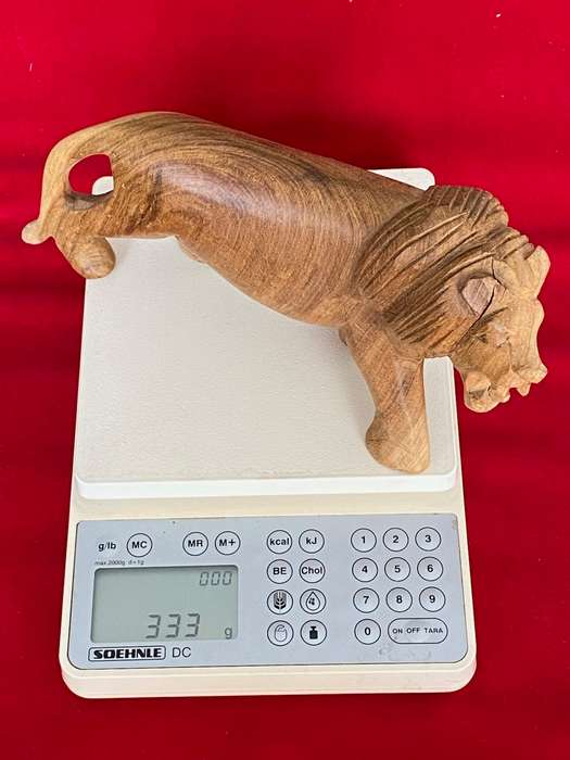Wooden handcraved Lion,from the  90s, size 20cmx10cm, 333g, african animal