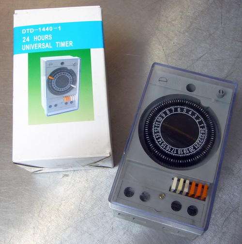 UNIVERSAL TIMER DTD - 1440 - 1 ,  24 hours for your gyser or fish-aquarium
