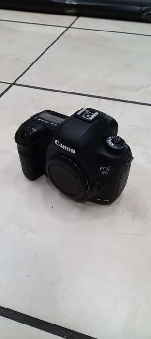 Canon 5D mark III full frame camera (BODY)