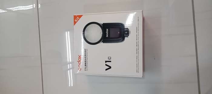 Godox V1 speedlight for canon