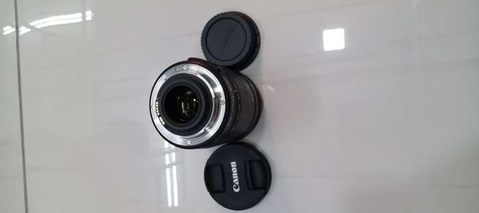 Canon 18-135mm f/3.5-5.6 IS ZOOM LENS