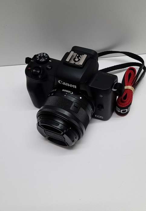 Canon EOS M50 mirrorless 4K Canon camera + spare battery