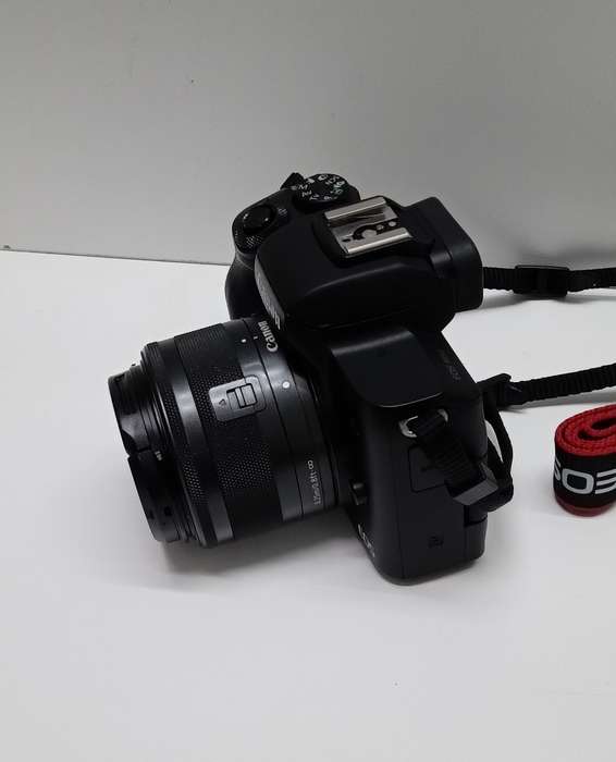 Canon EOS M50 mirrorless 4K Canon camera + spare battery