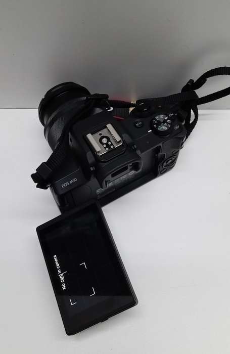 Canon EOS M50 mirrorless 4K Canon camera + spare battery