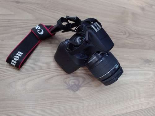 canon 2000d slr camera