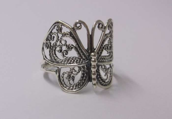 AN ABSOLUTELY GORGEOUS INTRICATELY DETAILED FILIGREE TYPE SOLID STERLING SILVER BUTTERFLY RING ..WOW