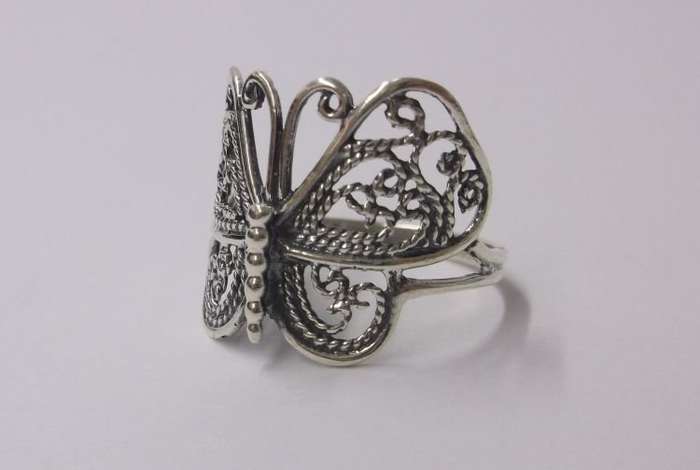 AN ABSOLUTELY GORGEOUS INTRICATELY DETAILED FILIGREE TYPE SOLID STERLING SILVER BUTTERFLY RING ..WOW