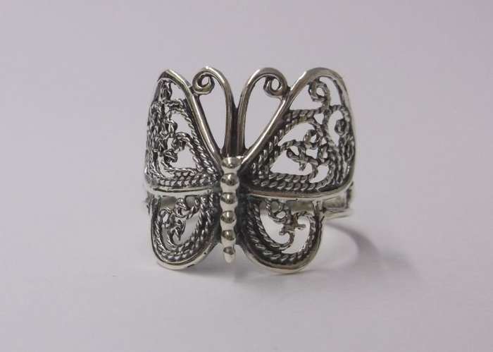 AN ABSOLUTELY GORGEOUS INTRICATELY DETAILED FILIGREE TYPE SOLID STERLING SILVER BUTTERFLY RING ..WOW