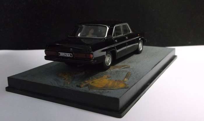 A WELL MADE HEAVY DIE CAST METAL MODEL OF THE" GAZ VOLGA" USED IN THE JAMES BOND MOVIE GOLDENEYE....