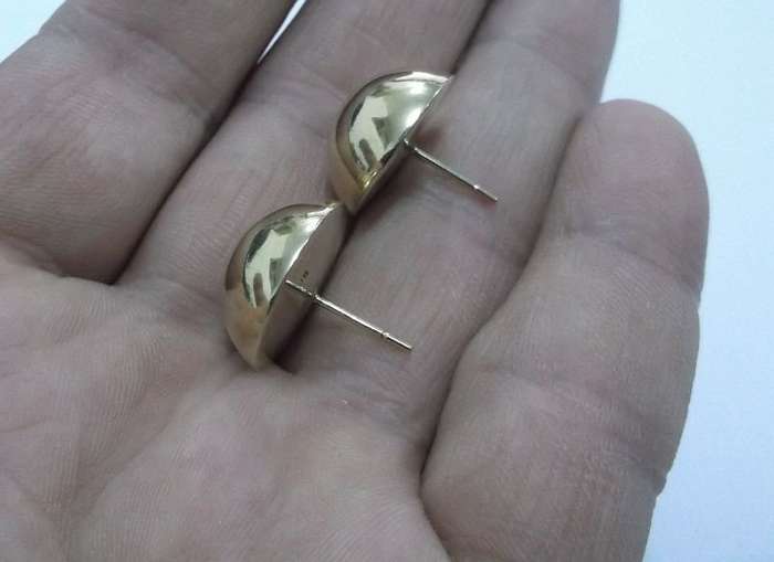 PRECIOUS !!! A LOVELY PAIR OF VINTAGE 9 CARAT GOLD DOME EARRINGS ...WOOOOW !!!