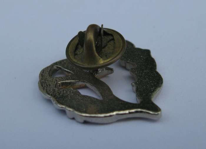 BROOCH / PIN - HEART