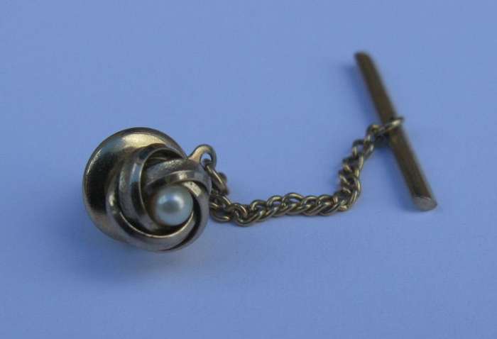 BROOCH / PIN - FAUX PEARL