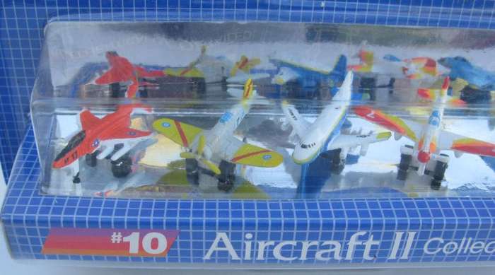 AN ORIGINAL SEALED 1988 PACK OF 5 AIRCRAFT SCALE MINIATURES BY MICRO MACHINES "GALOOB"..RARE FIND !!