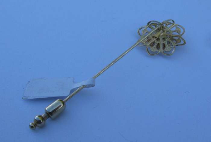HAT / LAPEL PIN - FLOWER DETAIL