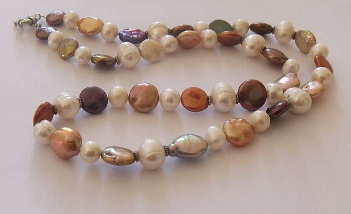 AN EXQUISITE NECKLACE MADE OF GENUINE FRESHWATER BAROQUE AND OTHER PEARLS WITH SIGNORETTI CLASP !!