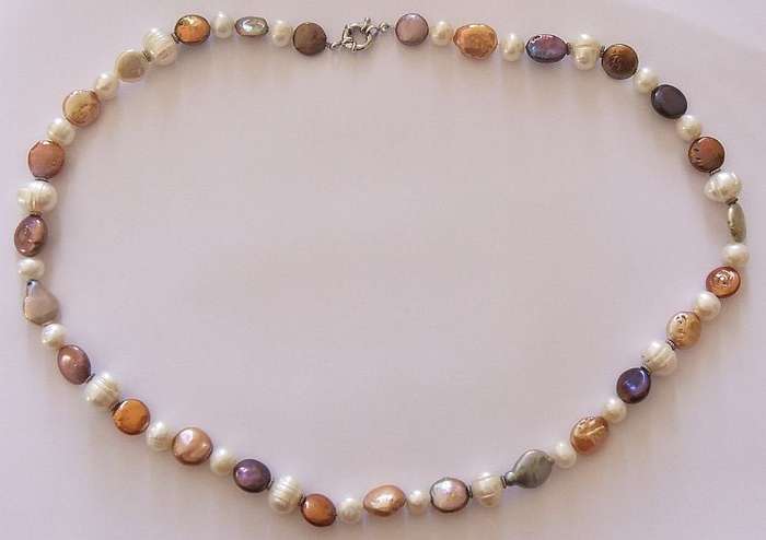 AN EXQUISITE NECKLACE MADE OF GENUINE FRESHWATER BAROQUE AND OTHER PEARLS WITH SIGNORETTI CLASP !!