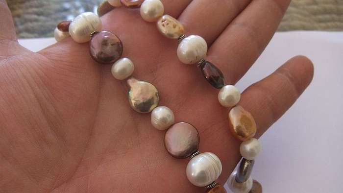 AN EXQUISITE NECKLACE MADE OF GENUINE FRESHWATER BAROQUE AND OTHER PEARLS WITH SIGNORETTI CLASP !!
