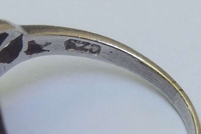 WOW !! A STUNNING SOLID STERLING SILVER RING SET WITH A FACETED SMOKY TOPAZ !! MUST SEE !!