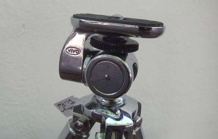FANTASTIC COLLECTABLE PIECE !! A VERY COOL VINTAGE TELESCOPIC CAMERA TRIPOD WITH CARRY ZIP BAG !!!!