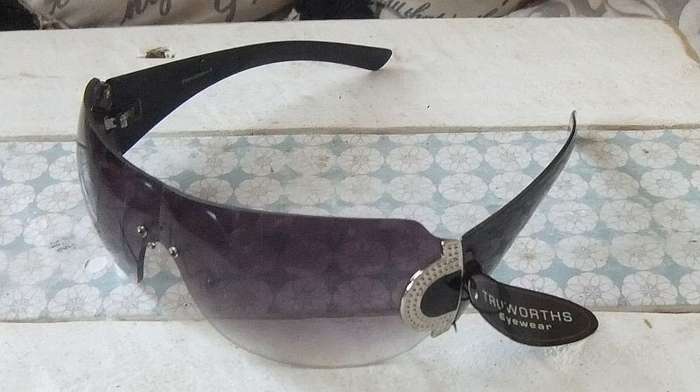 LADIES SUNGLASSES - NEW - EX TRUWORTHS / IDENTITY