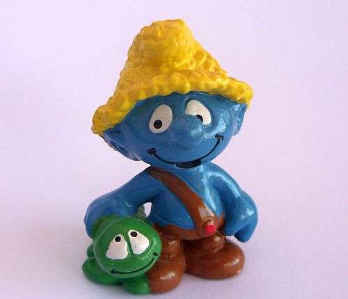 1980/90`S PEYO SMURF WITH A WORM - MADE IN CHINA