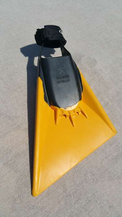 ***AKM - STEALTH S2 PRO-BODYBOARDING FINS MEDIUM SIZE PLUS BONUS BALIN FIN SAVERS***